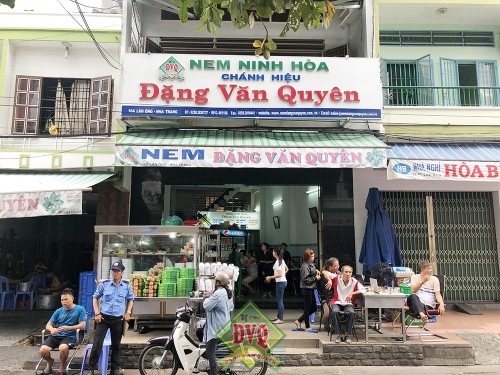 Ăn nem Ninh Hòa ở quán nổi tiếng nhất Nha Trang